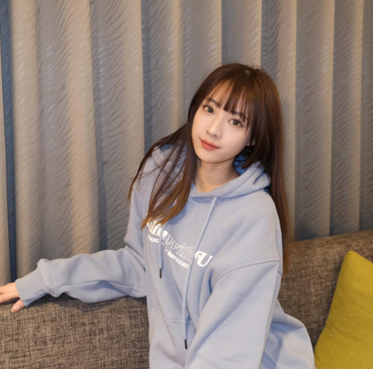 兄弟们，极品啦啦队美女！她真的，太会扭了，你们肯定顶不住！