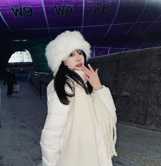 兄弟们，极品啦啦队美女！她真的，太会扭了，你们肯定顶不住！