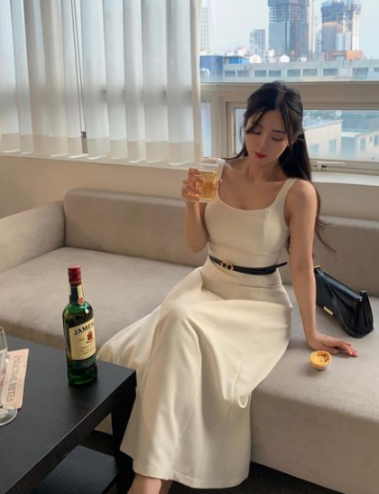 兄弟们，韩国顶级网红美女，真的好凶，长腿黑丝，你们肯定打不过！