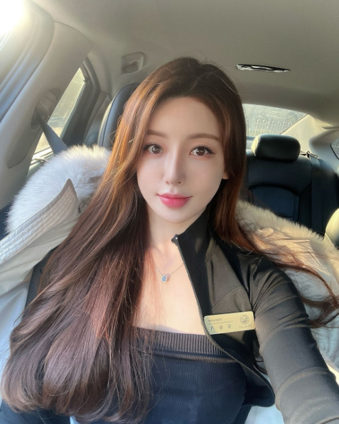 兄弟们，韩国顶级网红美女，颜值超高，身材犯规，这完全顶不住啊！