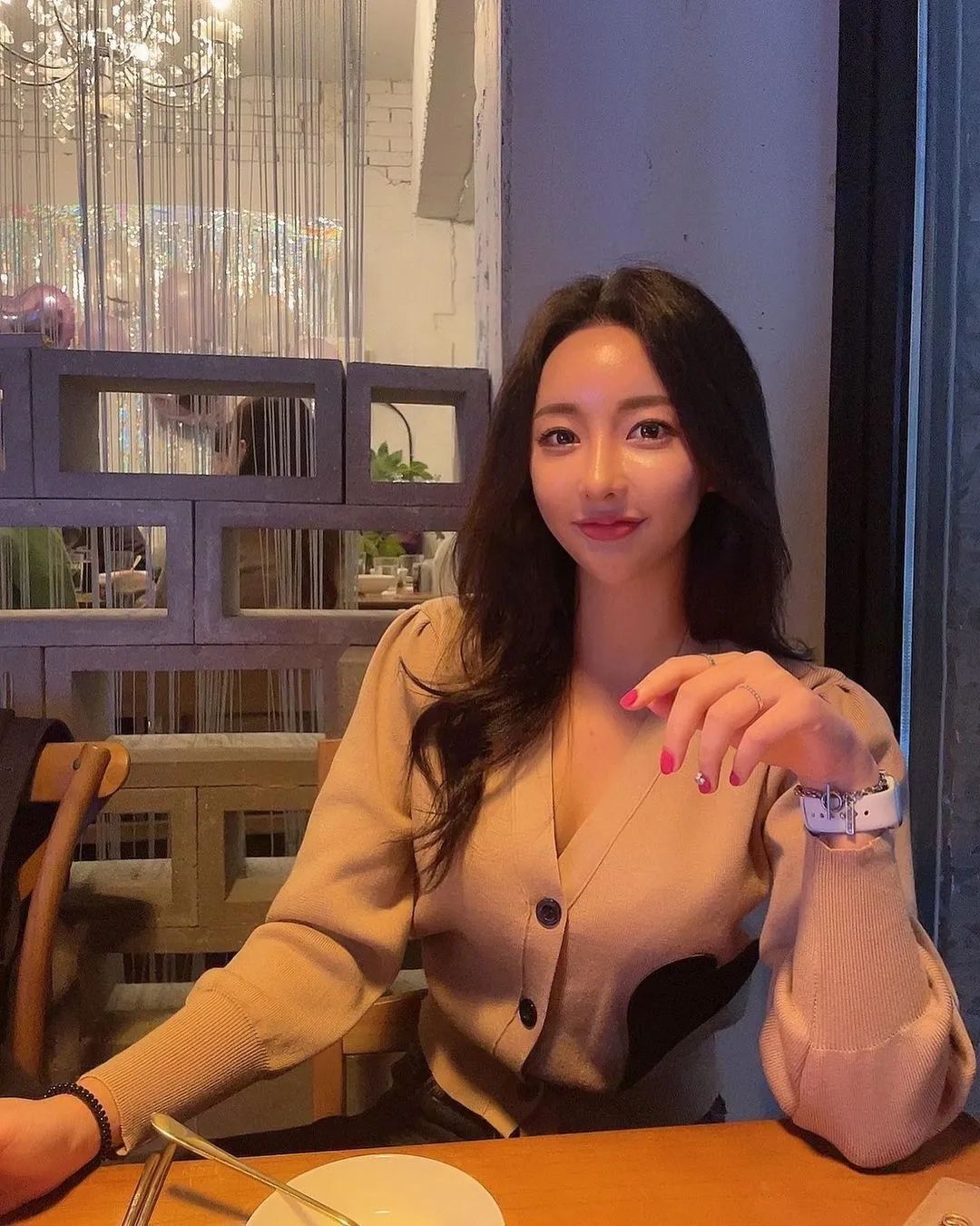 兄弟们，韩国顶级网红美女，太御了，真的好凶，你们肯定打不过！