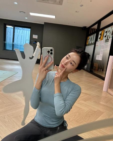 兄弟们，韩国顶级网红美女，大长腿爱健身，姐姐鲨我！