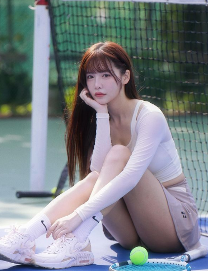 兄弟们，台湾顶级啦啦队美女，笑起来是真好看，这个适合做女朋友！