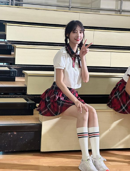 兄弟们，极品啦啦队美女！她真的，太会扭了，你们肯定顶不住！