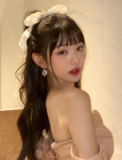 小短裙！大长腿！她真的，太会扭了！姐姐鲨我！