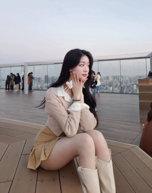 兄弟们，韩国顶级网红美女，大长腿，高颜值，这个很难不爱啊！