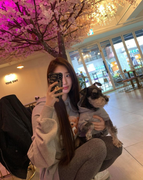 兄弟们，韩国顶级网红美女，高颜值，大长腿，这个很难不爱啊！
