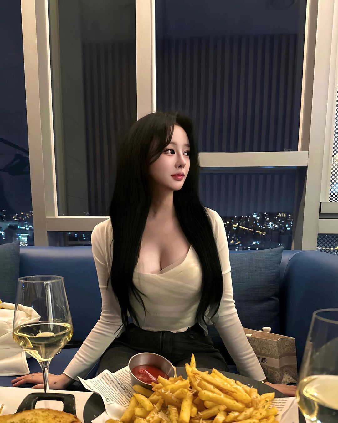 兄弟们，韩国顶级网红美女，又纯又御，真的好凶，完全顶不住啊！