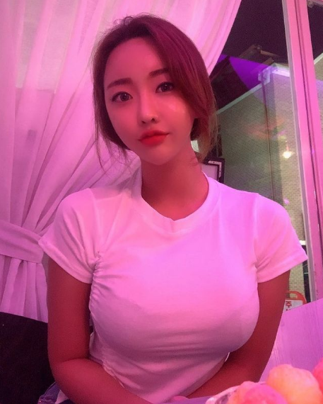 兄弟们，韩国顶级网红美女，太御了，真的好凶，你们肯定打不过！
