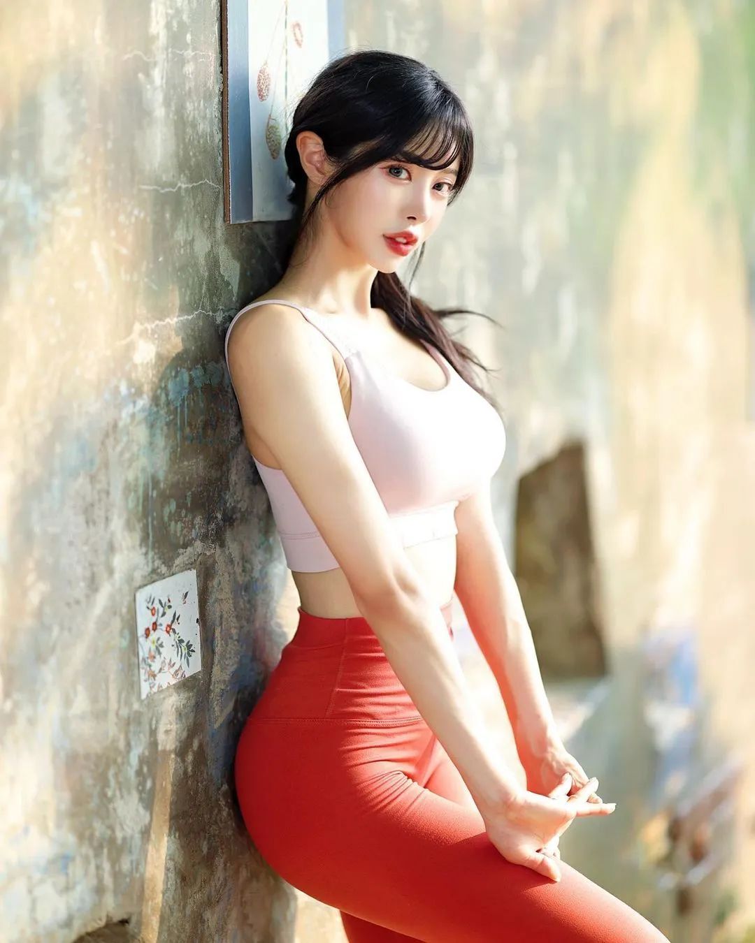 真的顶级！韩国写真模特！蜂腰大长腿，穿上黑丝更性感了！顶不住啊！