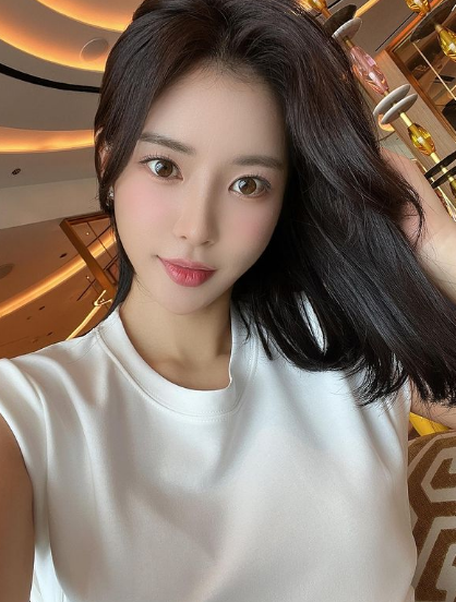 兄弟们，韩国顶级网红美女，大长腿爱健身，姐姐鲨我！