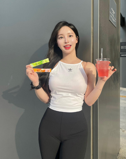 兄弟们，韩国顶级网红美女，韵味十足，姐姐鲨我！
