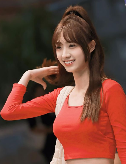 兄弟们，极品啦啦队美女！她真的，太会扭了，你们肯定顶不住！