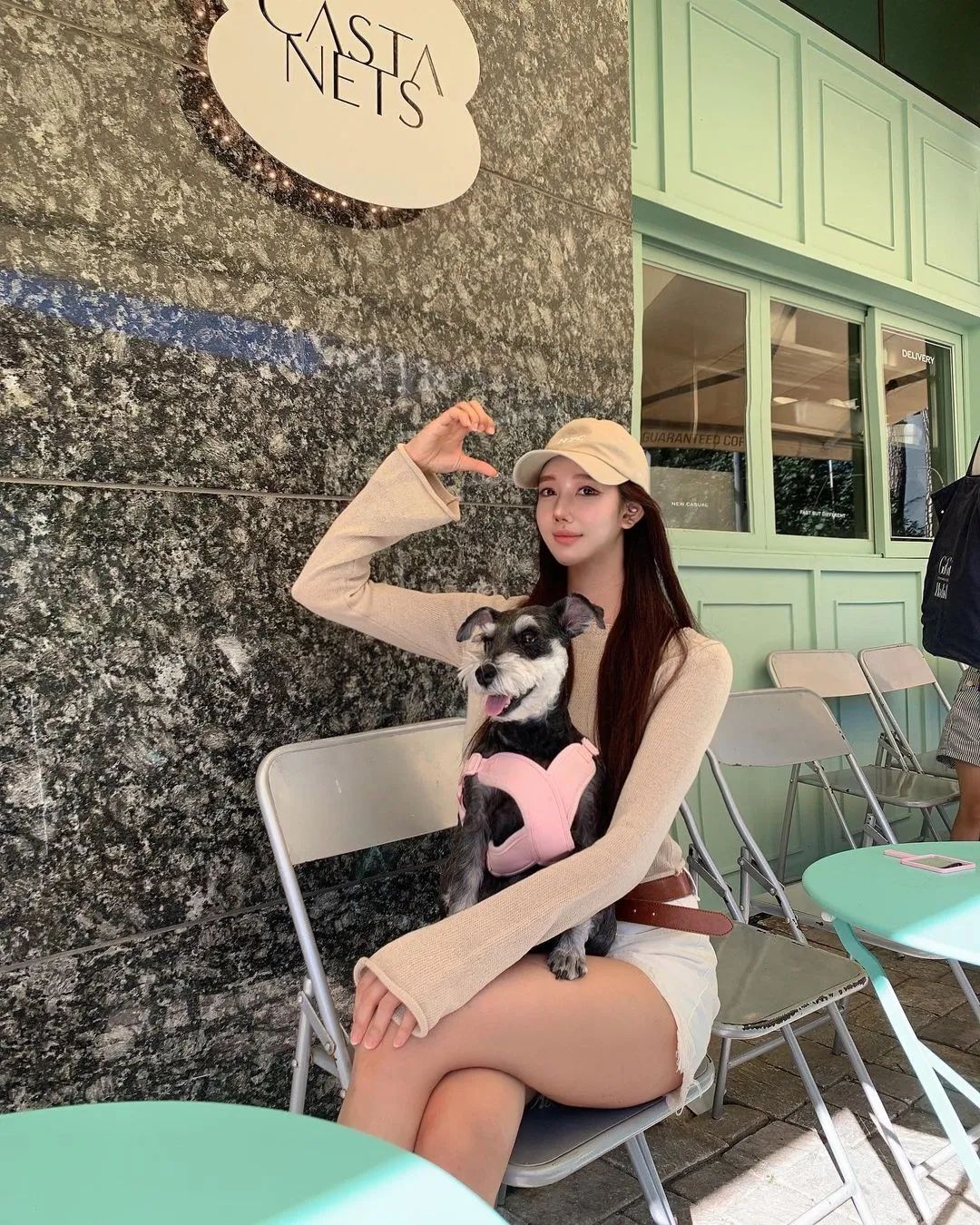 兄弟们，韩国顶级网红美女，高颜值，大长腿，这个很难不爱啊！