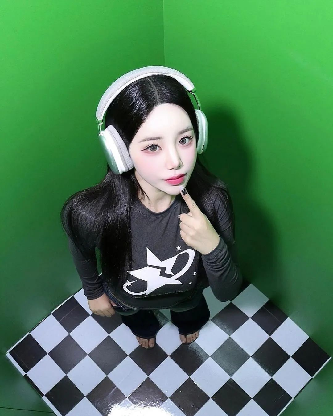 兄弟们，韩国顶级网红美女，清纯可爱，深藏不露，真的顶不住啊！