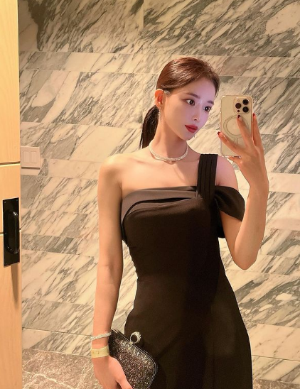 兄弟们，韩国顶级网红美女，大长腿爱健身，姐姐鲨我！