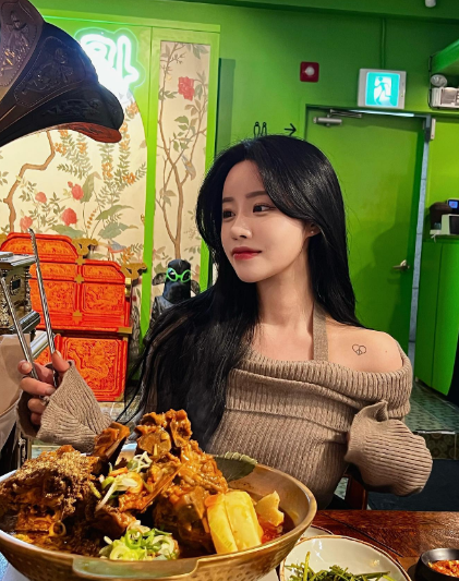 兄弟们，韩国顶级网红美女，天赋拉满，真的好凶，完全顶不住啊！