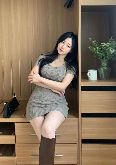 兄弟们，韩国顶级网红美女，真的好凶，长腿黑丝，你们肯定打不过！