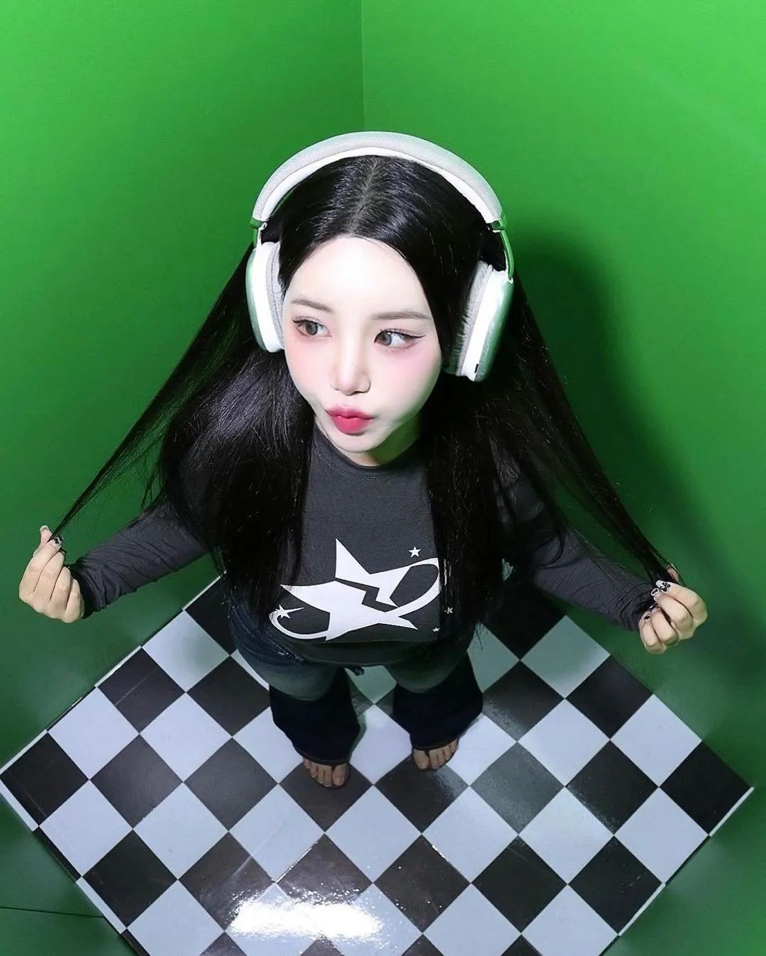 兄弟们，韩国顶级网红美女，清纯可爱，深藏不露，真的顶不住啊！