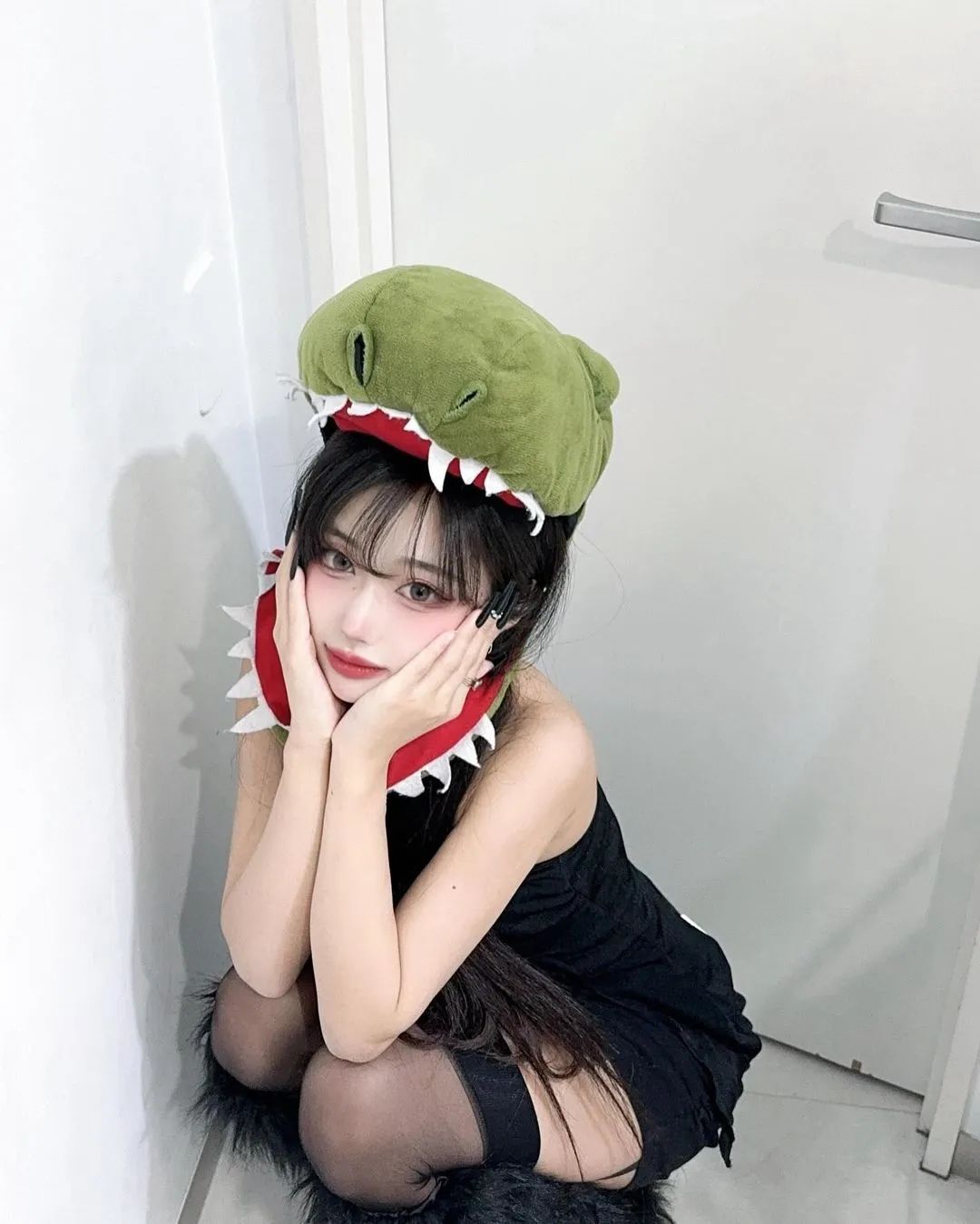 兄弟们，韩国顶级网红美女，清纯可爱，很想保护她，完全顶不住！