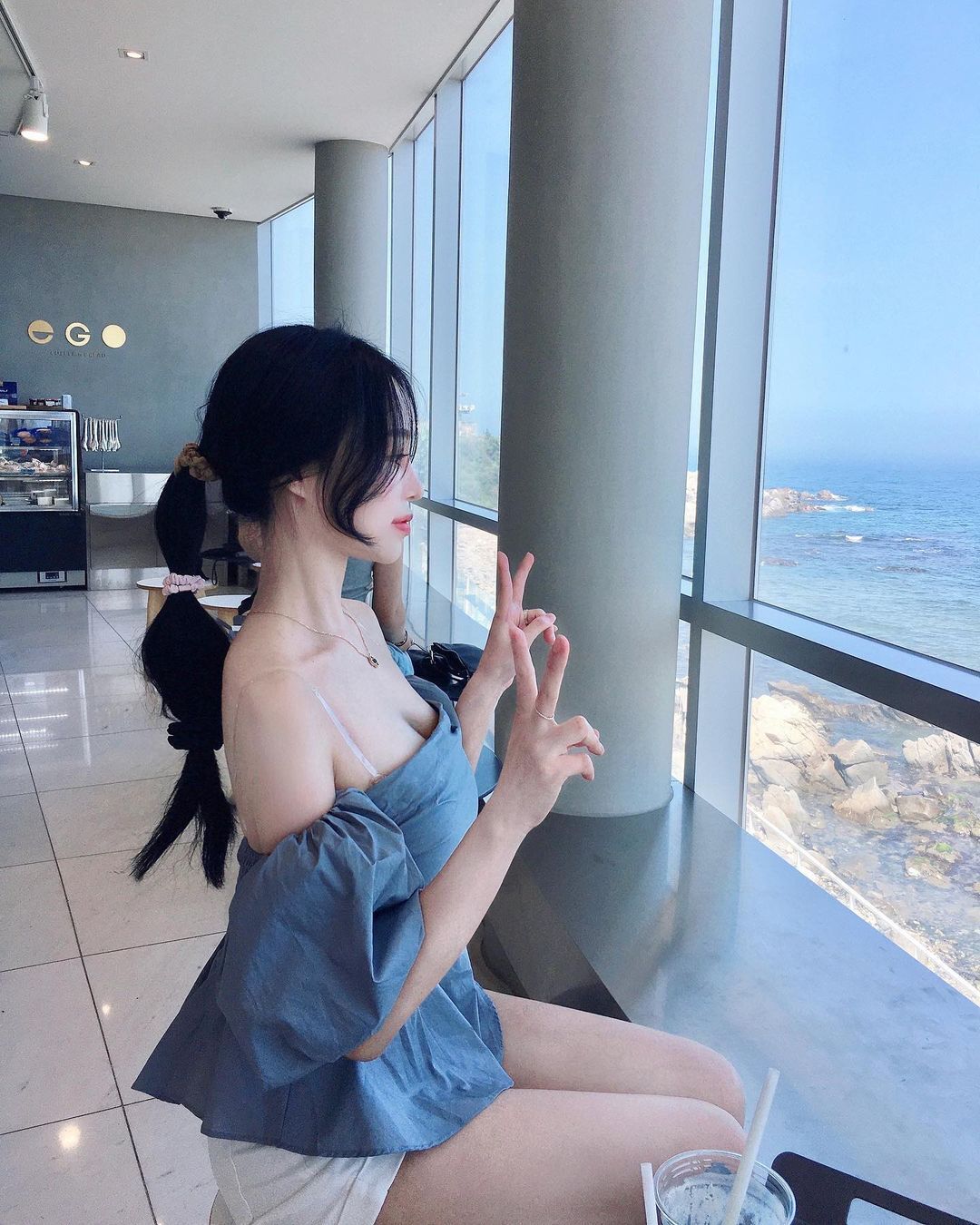 兄弟们，韩国顶级网红美女，红色更有韵味，这么大的事应该早点说！