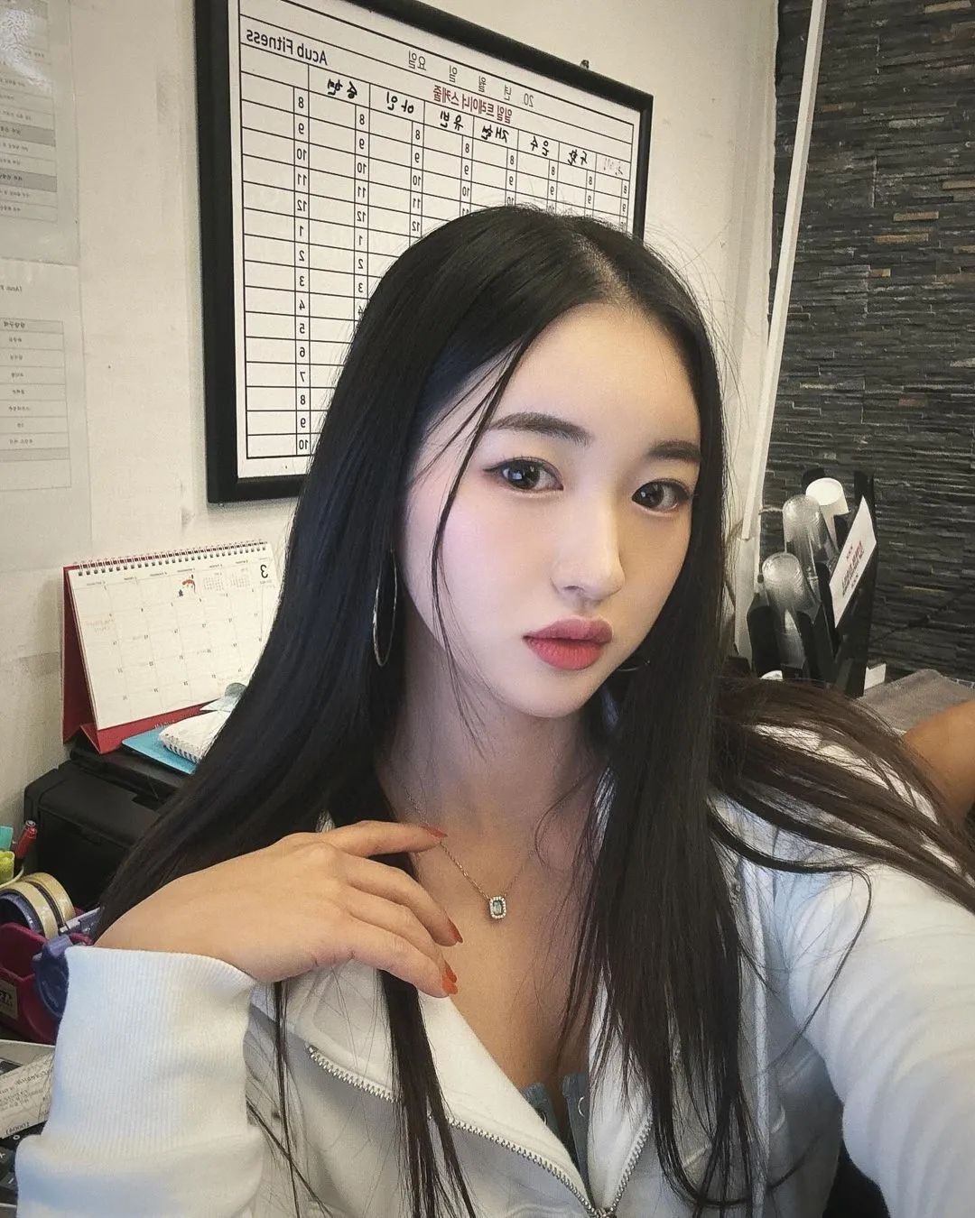 极品韩妹！脸和身材完全不符！蜂腰长腿，凹凸有致，完全顶不住！