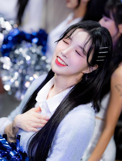 兄弟们，韩国顶级啦啦队美女，她真的，太会扭了，完全顶不住啊！