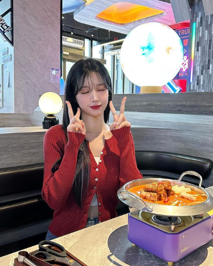 兄弟们，韩国顶级啦啦队美女，她真的，太会扭了，完全顶不住啊！