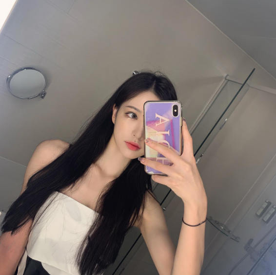 兄弟们，韩国顶级啦啦队美女，她真的，太会扭了，完全顶不住啊！