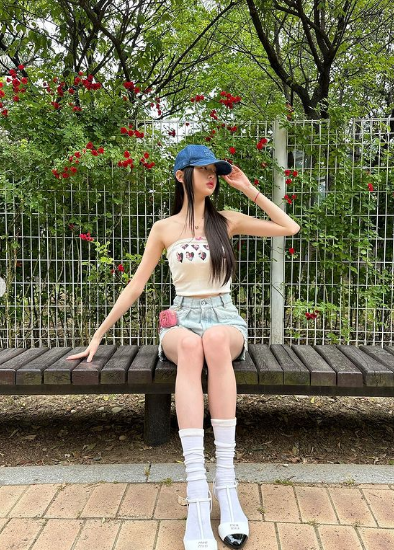 小短裙！大长腿！她真的，太会扭了！姐姐鲨我！