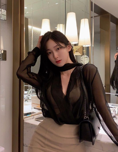 兄弟们，韩国顶级网红美女，真的好凶，长腿黑丝，你们肯定打不过！