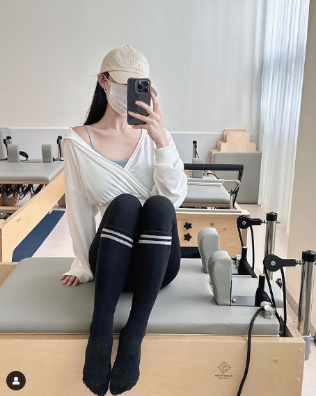 兄弟们，韩国顶级网红美女，红色更有韵味，这么大的事应该早点说！