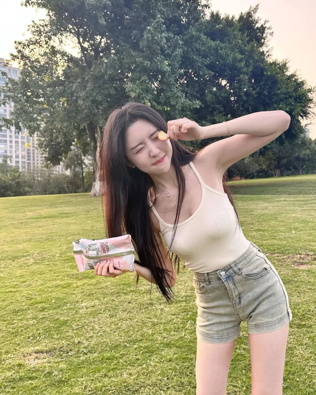 受不了！脸蛋好甜，身材好辣