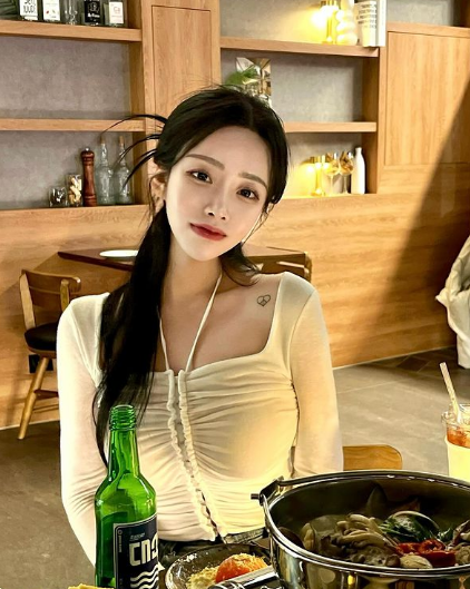 兄弟们，韩国顶级网红美女，天赋拉满，真的好凶，完全顶不住啊！