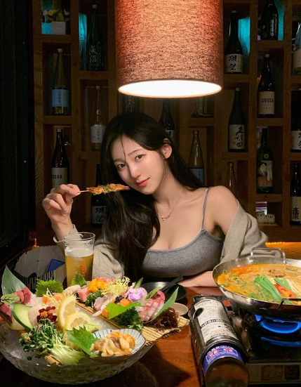 兄弟们，韩国顶级网红美女，真的好凶，长腿黑丝，你们肯定打不过！