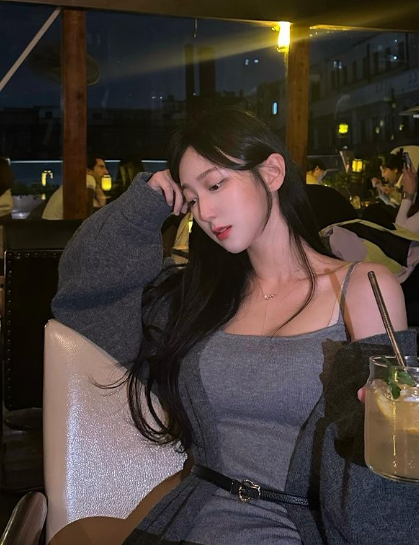 兄弟们，韩国顶级网红美女，真的好凶，长腿黑丝，你们肯定打不过！