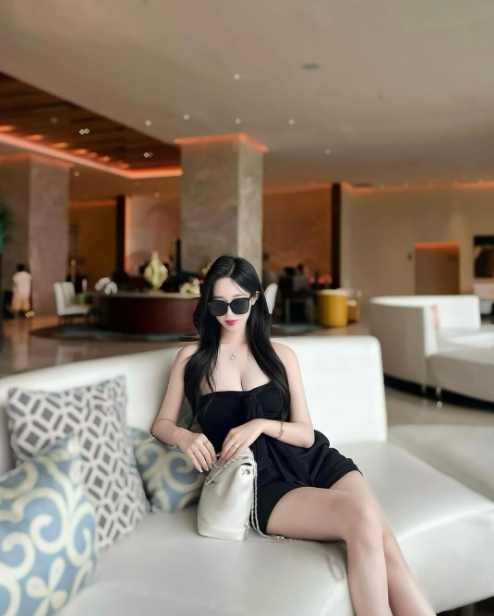 兄弟们，韩国顶级网红美女，这身材真的爱了，完全顶不住啊！