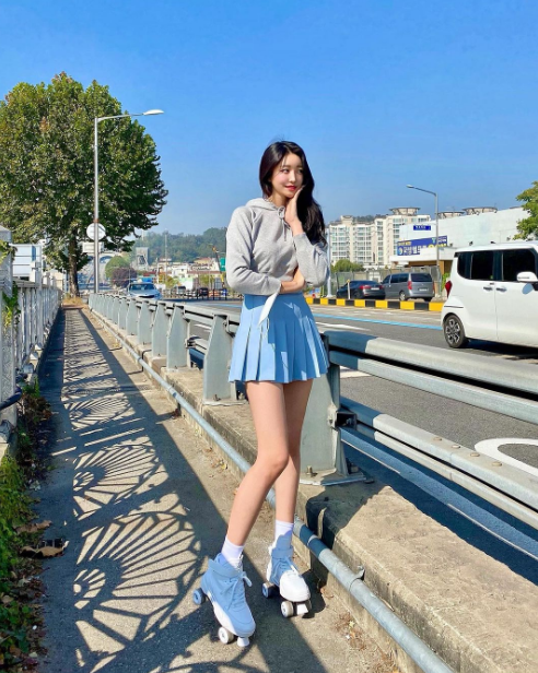 兄弟们，韩国顶级网红美女，大长腿，高颜值，这个很难不爱啊！