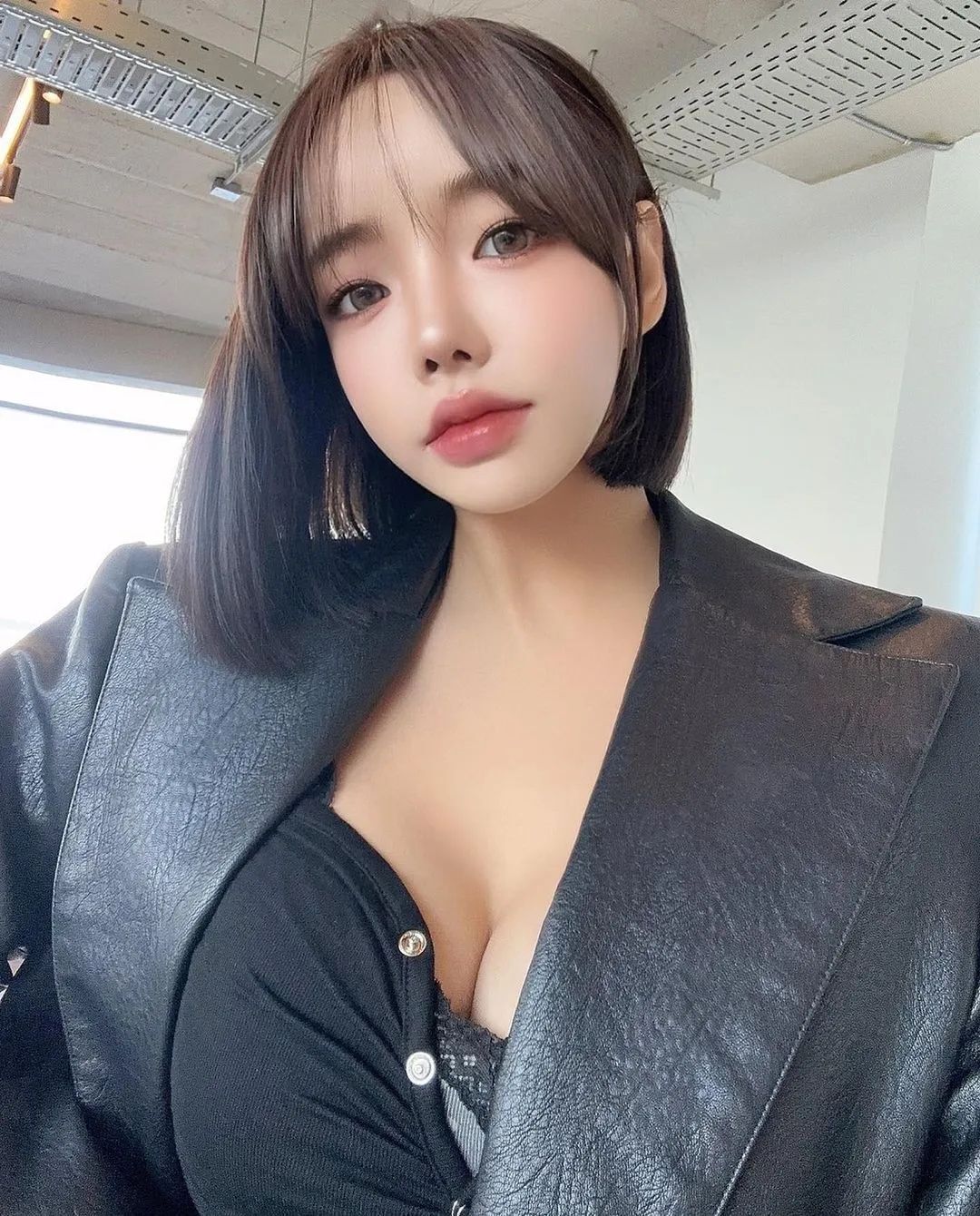 兄弟们，真的顶不住！修长美腿小蛮腰！凹凸有致，性感炸了！