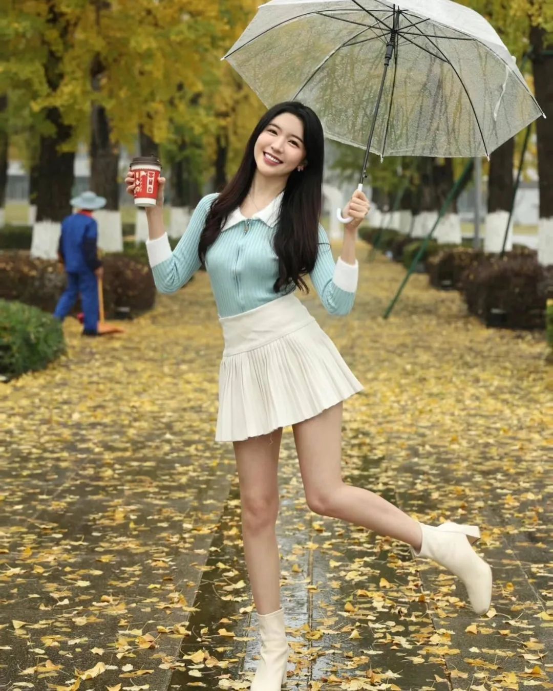 受不了！脸蛋好甜，身材好辣