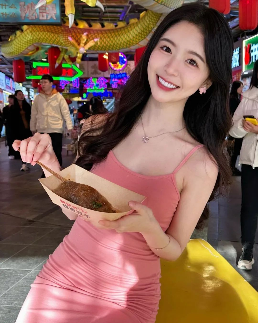 受不了！脸蛋好甜，身材好辣