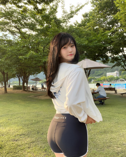 兄弟们，韩国顶级网红美女，既可爱又性感，姐姐鲨我！