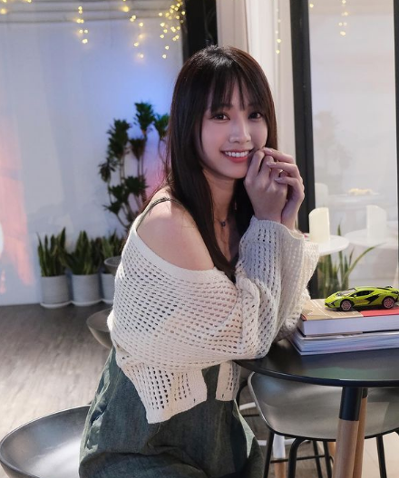 兄弟们，极品啦啦队美女！她真的，太会扭了，你们肯定顶不住！