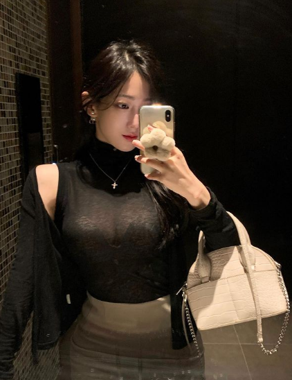 兄弟们，韩国顶级网红美女，真的好凶，长腿黑丝，你们肯定打不过！