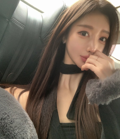 兄弟们，韩国顶级网红美女，高颜值，大长腿，这个很难不爱啊！