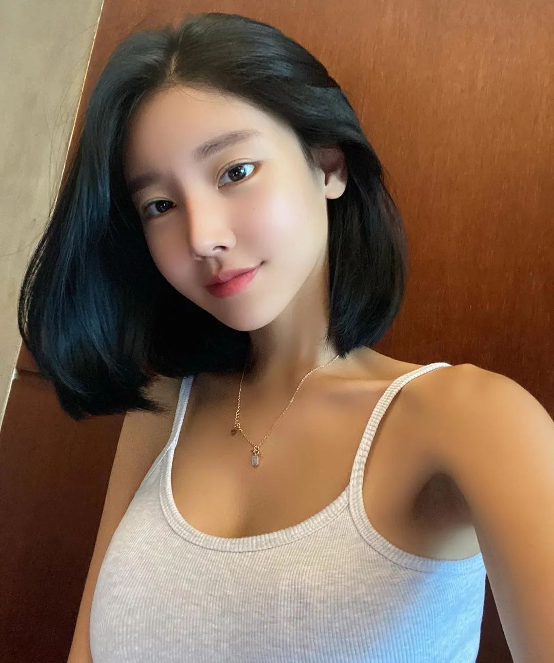 兄弟们，韩国顶级网红美女，真的好凶，被狠狠拿捏了，完全顶不住！