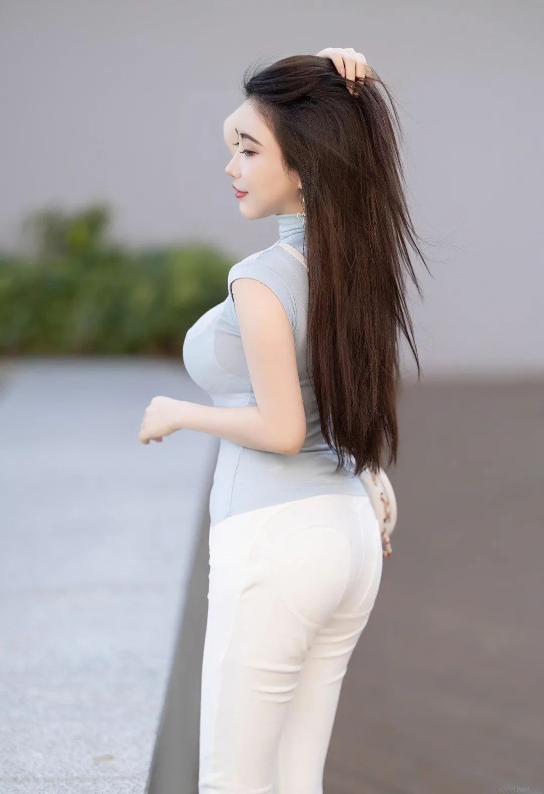 黑丝老板娘给老处男上了一课 | 牛仔裤写真