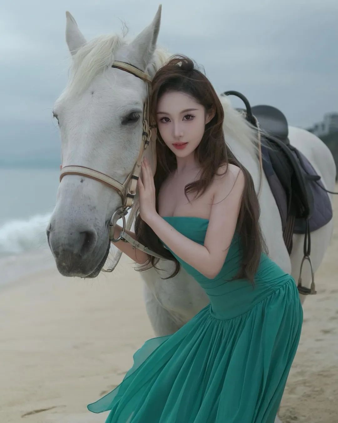 满屏黑丝长腿！湖人女球迷，太顶了