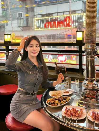 兄弟们，韩国顶级网红美女，韵味十足，姐姐鲨我！