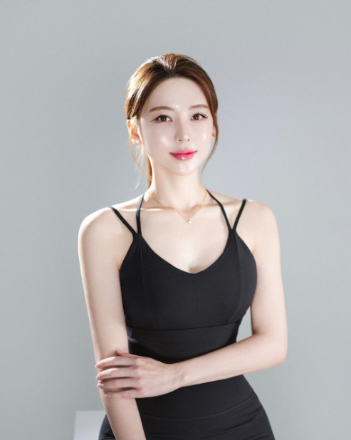 兄弟们，韩国顶级网红美女，颜值超高，身材犯规，这完全顶不住啊！